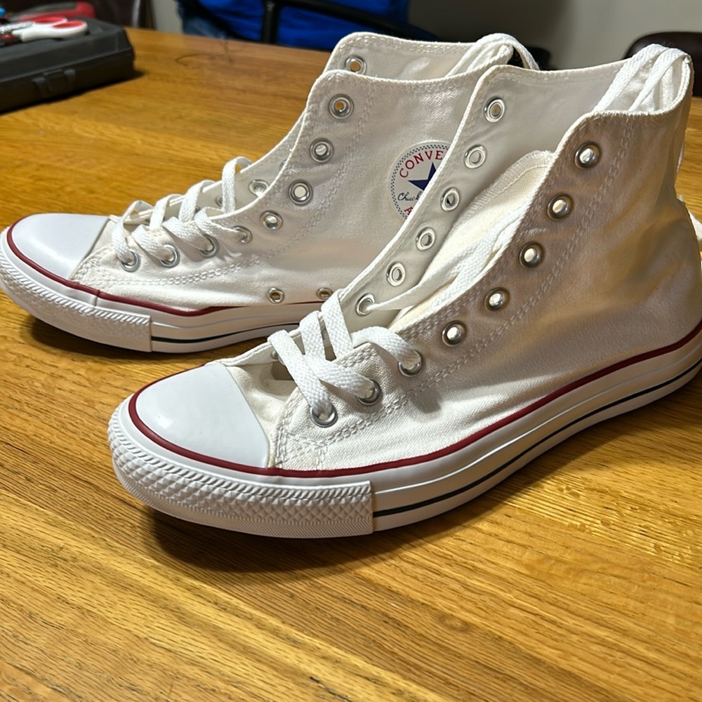 Men’s Converse High Tops size 10 off white